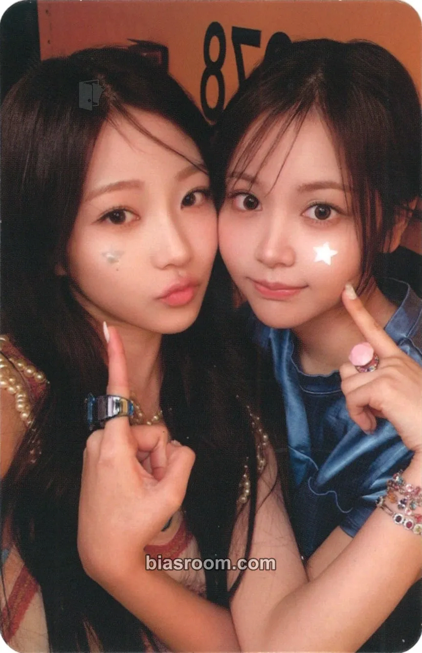 The Chase Photocard - Hearts2Hearts - Hearts2Hearts K-pop photocard