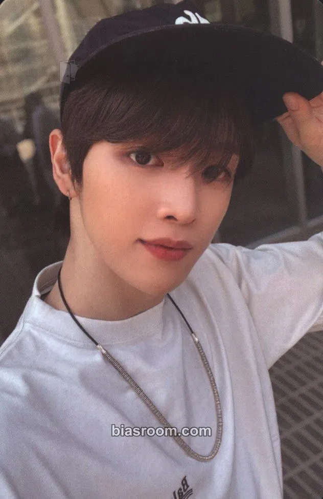 Sungchan Get A Guitar Photocard - RIIZE - RIIZE K-pop photocard