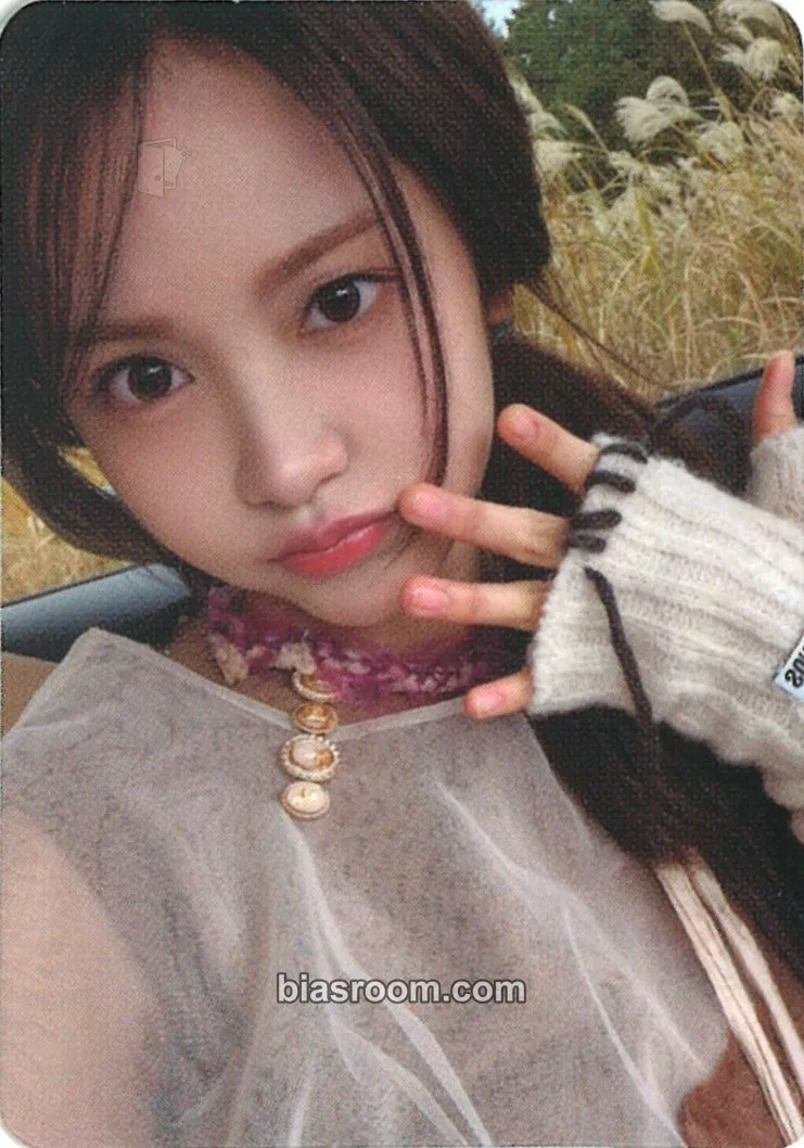 Carmen The Chase Photocard - Hearts2Hearts - Hearts2Hearts K-pop photocard