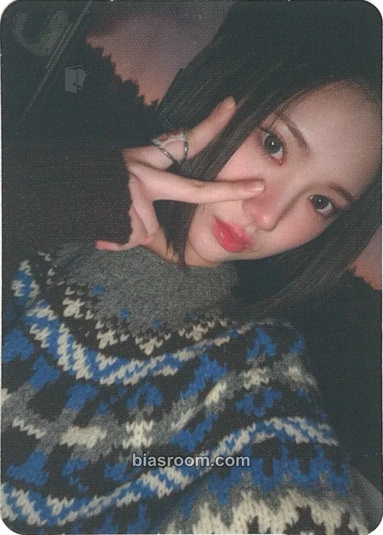 Jiwoo The Chase Photocard - Hearts2Hearts - Hearts2Hearts K-pop photocard