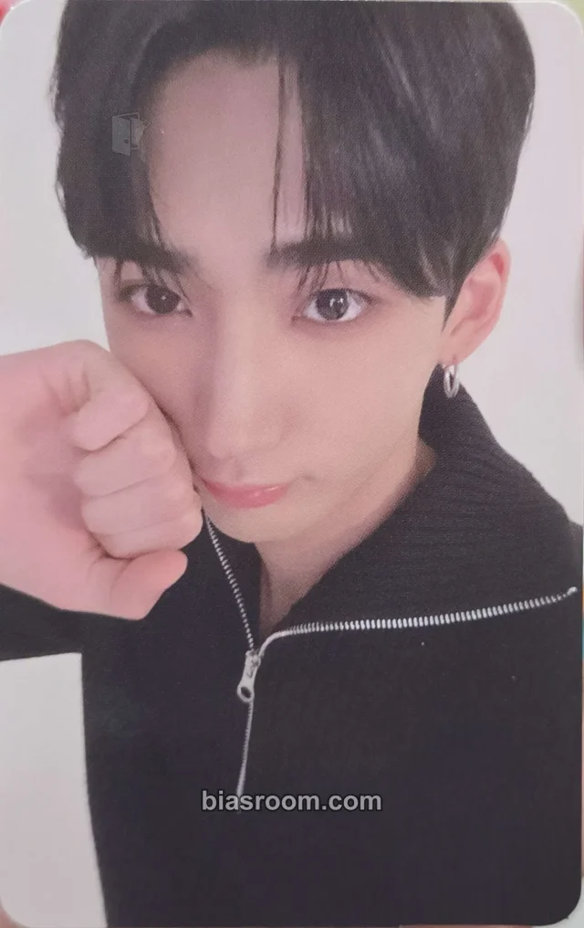 BXB - Hyunwoo - Chapter 2. Wings Album day version album photocard