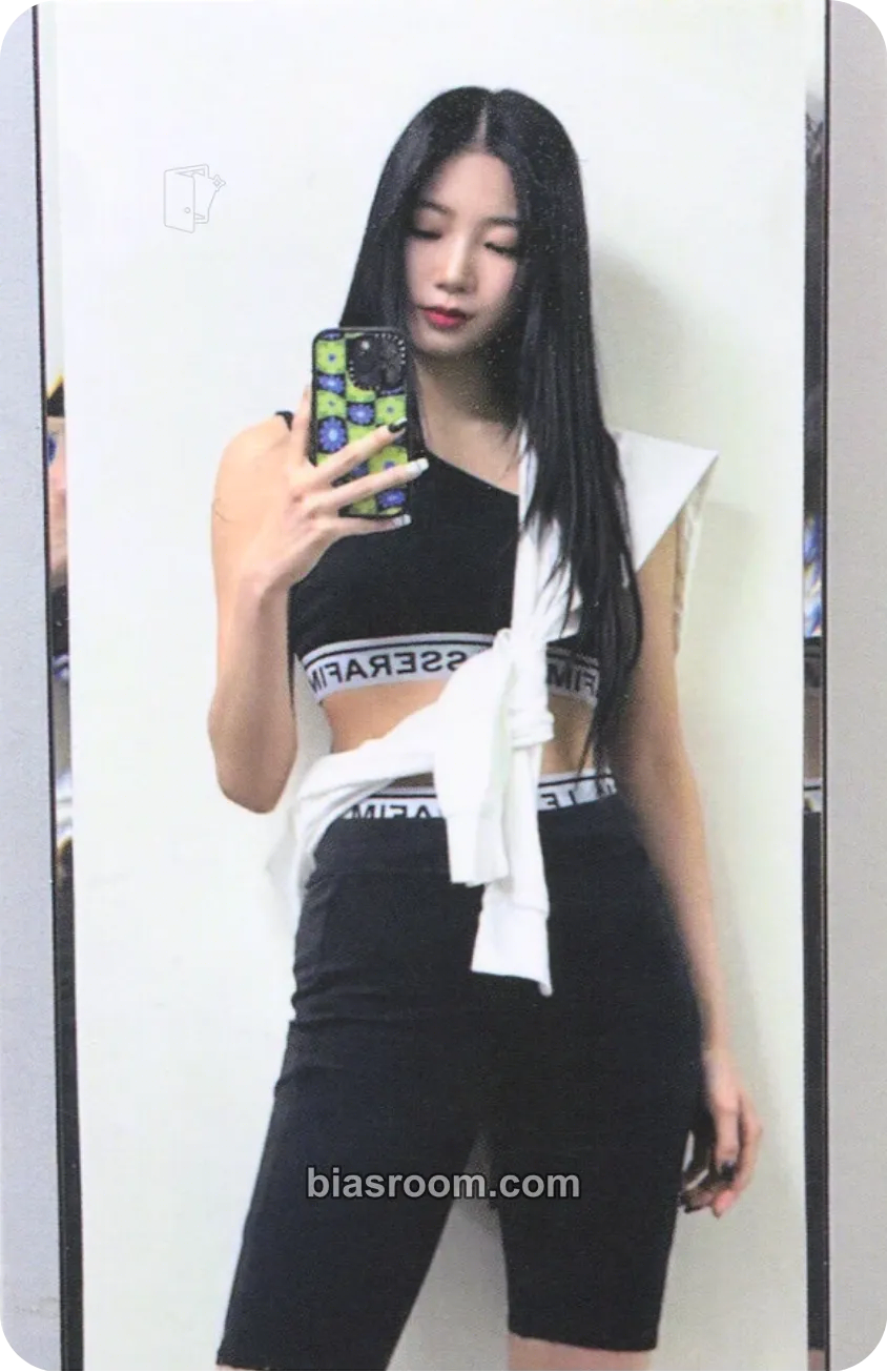 Kazuha UNFORGIVEN Photocard - LE SSERAFIM - LE SSERAFIM K-pop photocard