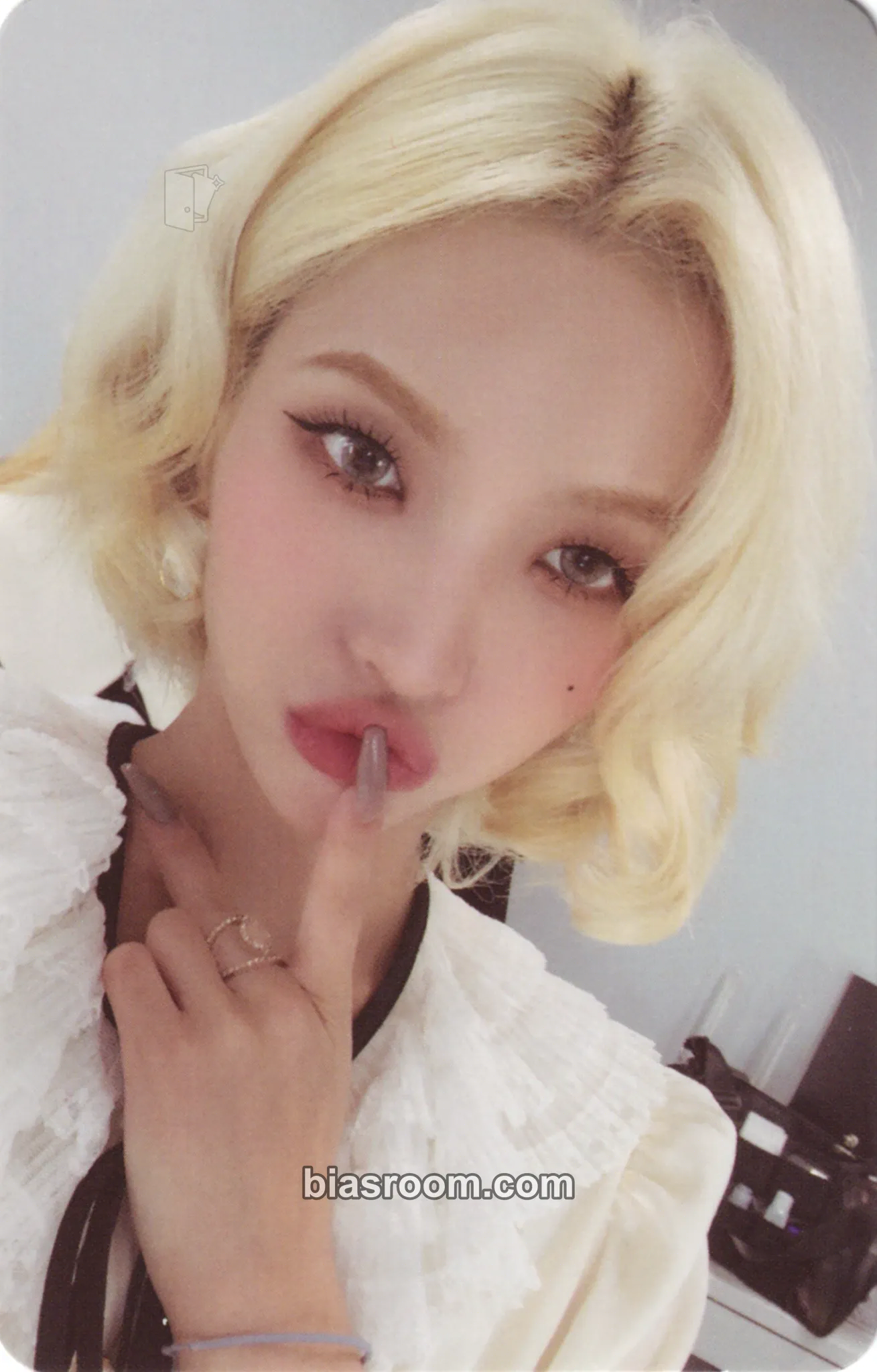 Soyeon I Love Photocard - i-dle - i-dle K-pop photocard