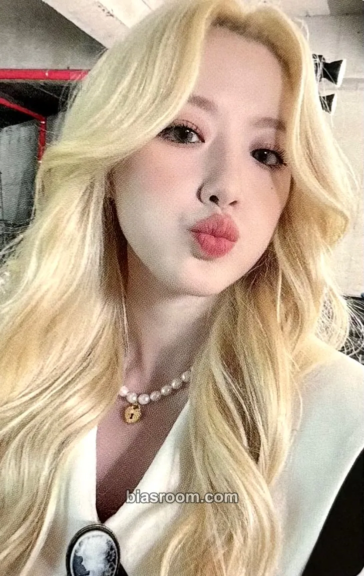 Shuhua I Love Photocard - i-dle - i-dle K-pop photocard