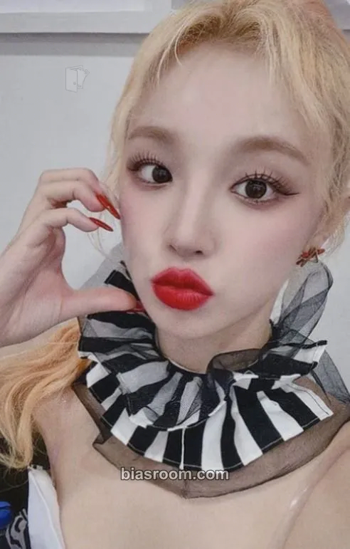 Yuqi I Love Photocard - i-dle - i-dle K-pop photocard