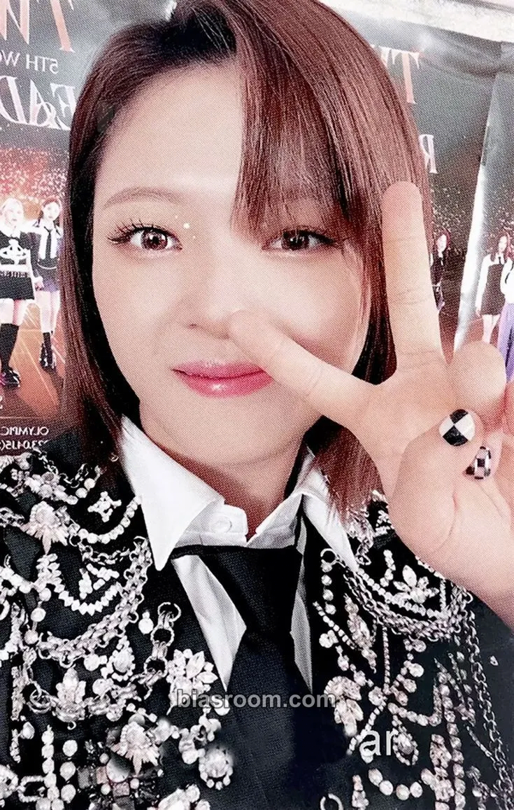 Jeongyeon 5th World Tour Ready To Be in Seoul DVD Photocard - TWICE - TWICE K-pop photocard