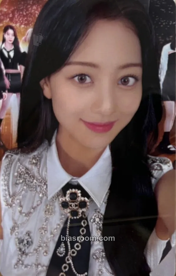 Jihyo 5th World Tour Ready To Be in Seoul DVD Photocard - TWICE - TWICE K-pop photocard