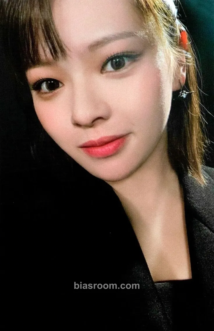 Jeongyeon TWICE 5th World Tour Ready to Be Photocard - TWICE - TWICE K-pop photocard