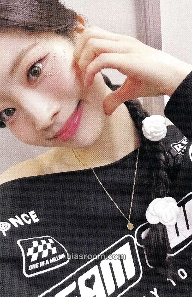 Dahyun 5th World Tour Ready To Be in Japan DVD Photocard - TWICE - TWICE K-pop photocard