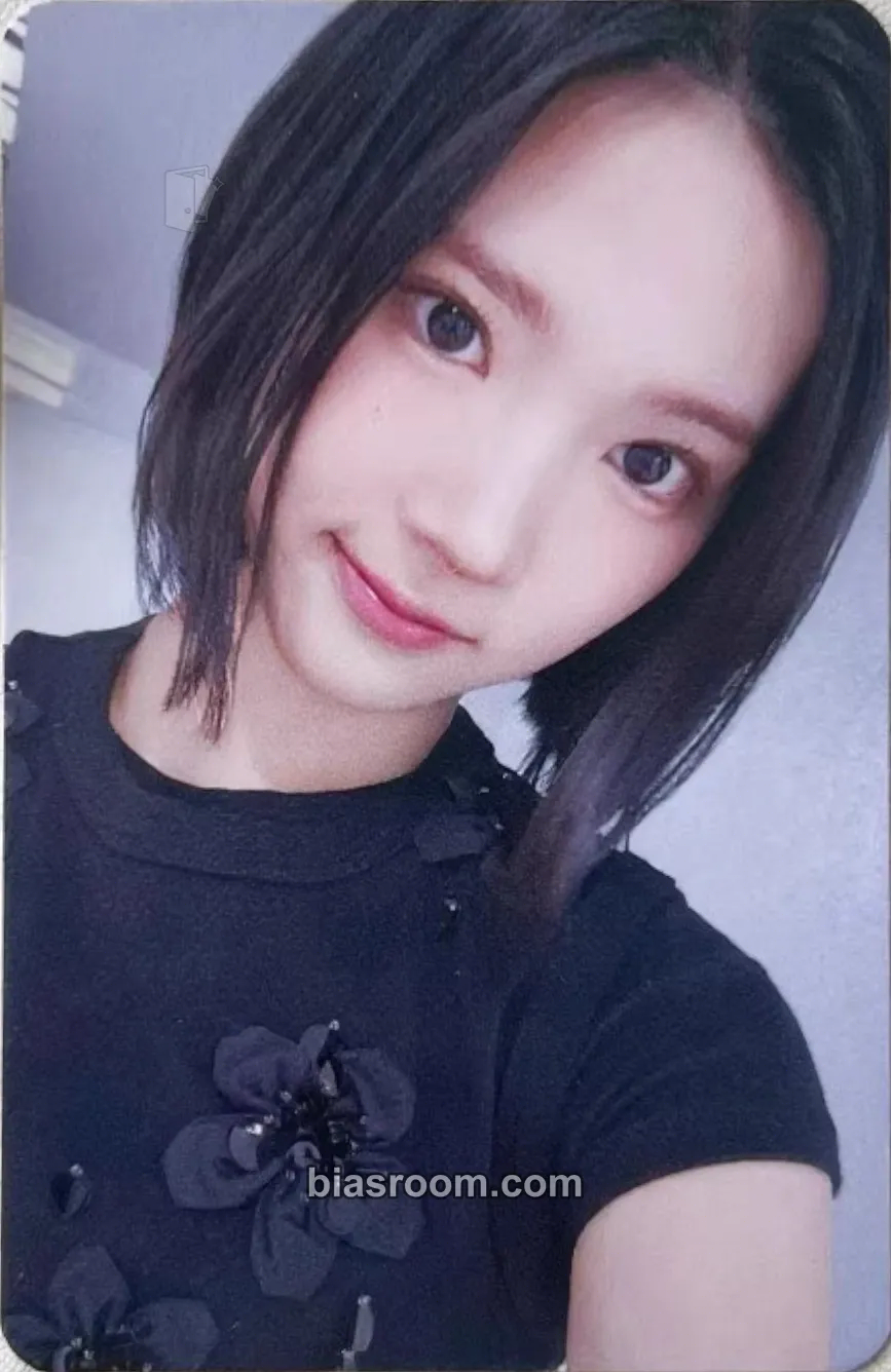 Jiwoo The Chase Photocard - Hearts2Hearts - Hearts2Hearts K-pop photocard