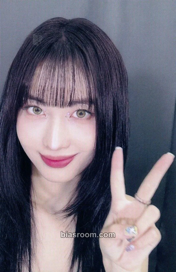 Momo 5th World Tour Ready To Be in Japan Special DVD Photocard - TWICE - TWICE K-pop photocard