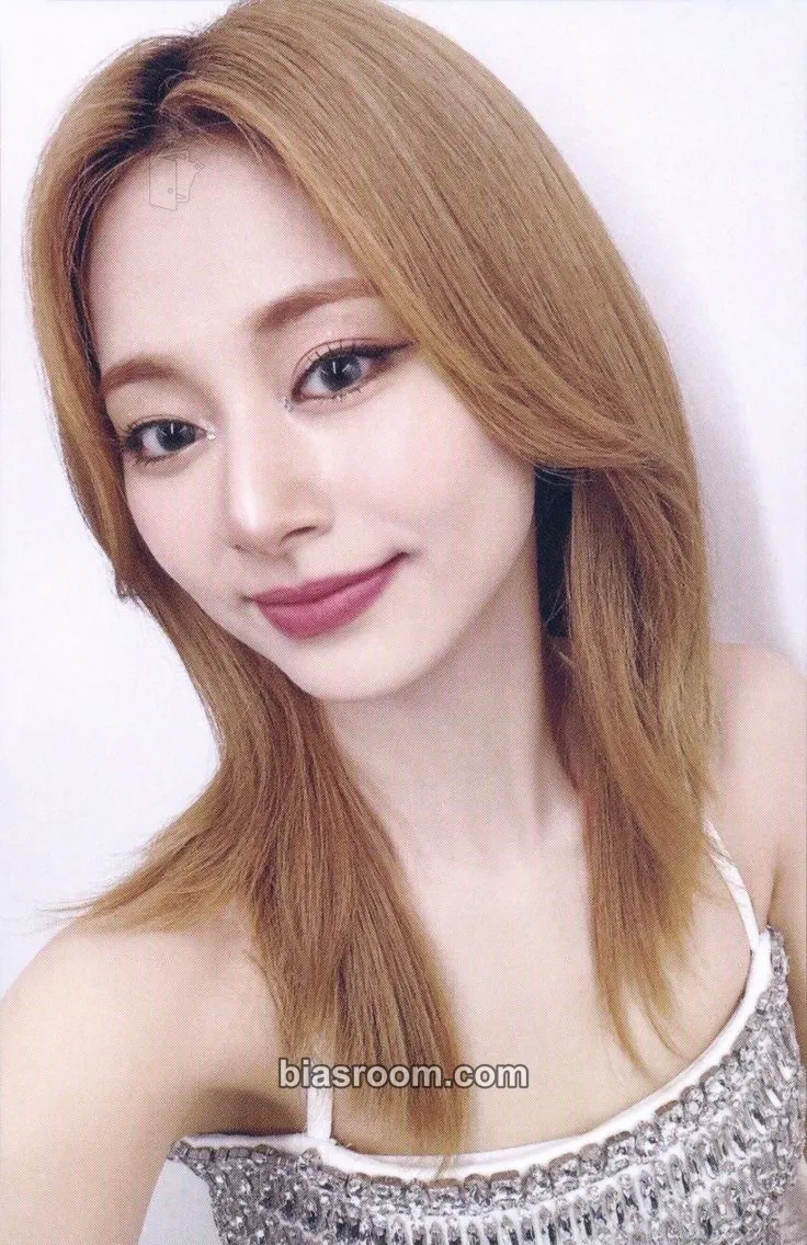 Tzuyu 5th World Tour Ready To Be in Japan Special DVD Photocard - TWICE - TWICE K-pop photocard