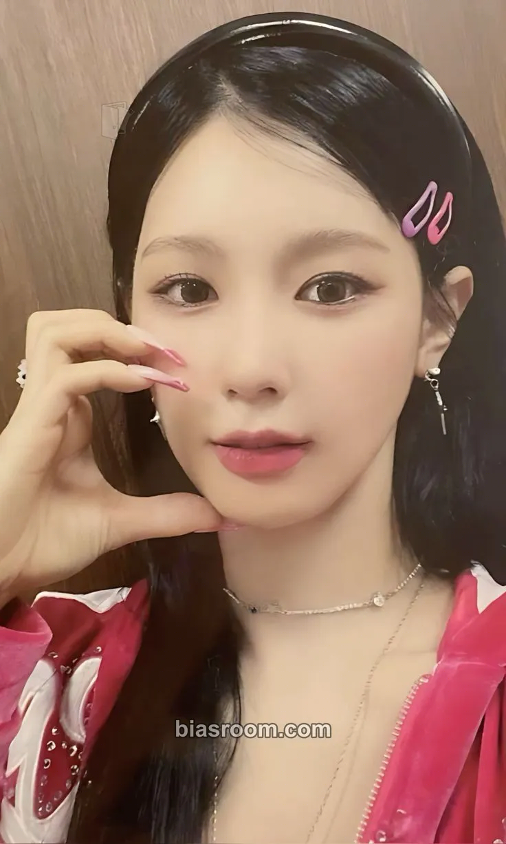 Miyeon I Feel Photocard - i-dle - i-dle K-pop photocard
