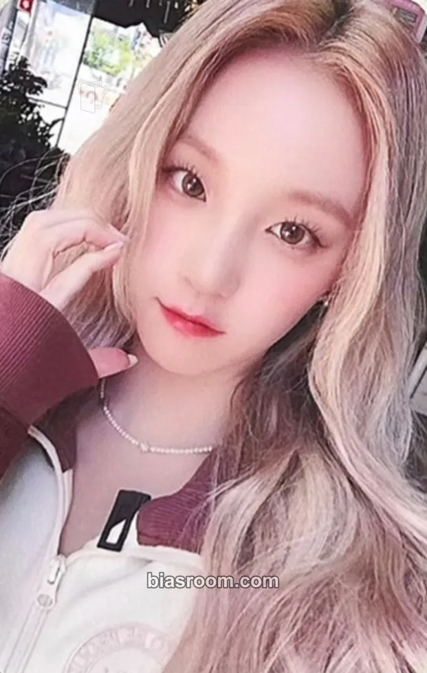 Yuqi I Feel Photocard - i-dle - i-dle K-pop photocard
