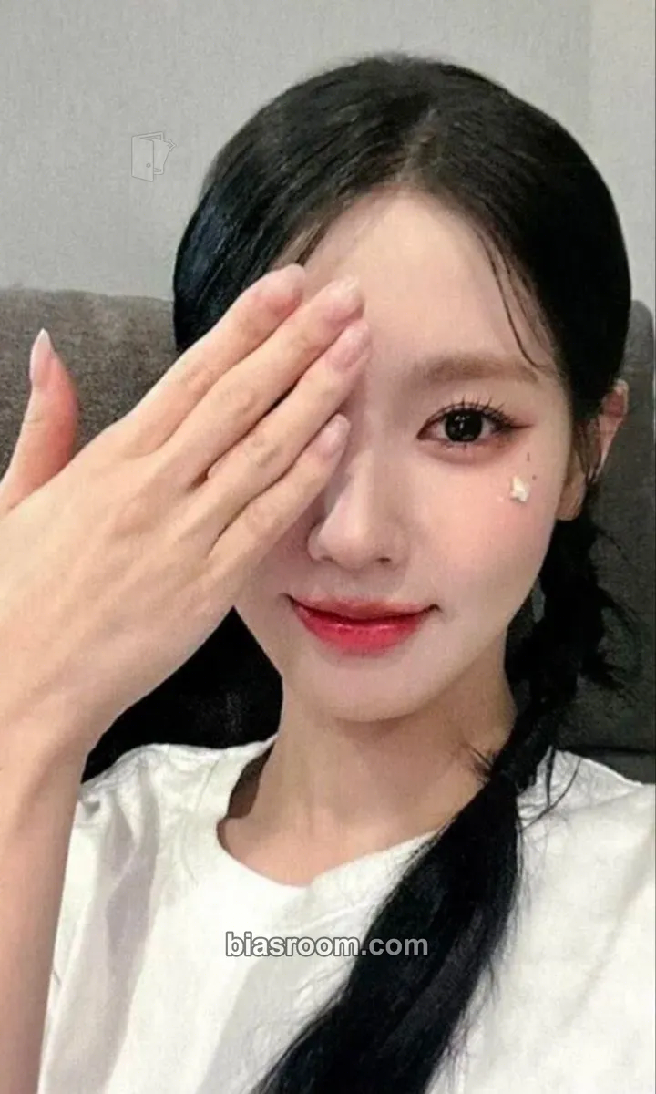 Miyeon I Feel Photocard - i-dle - i-dle K-pop photocard
