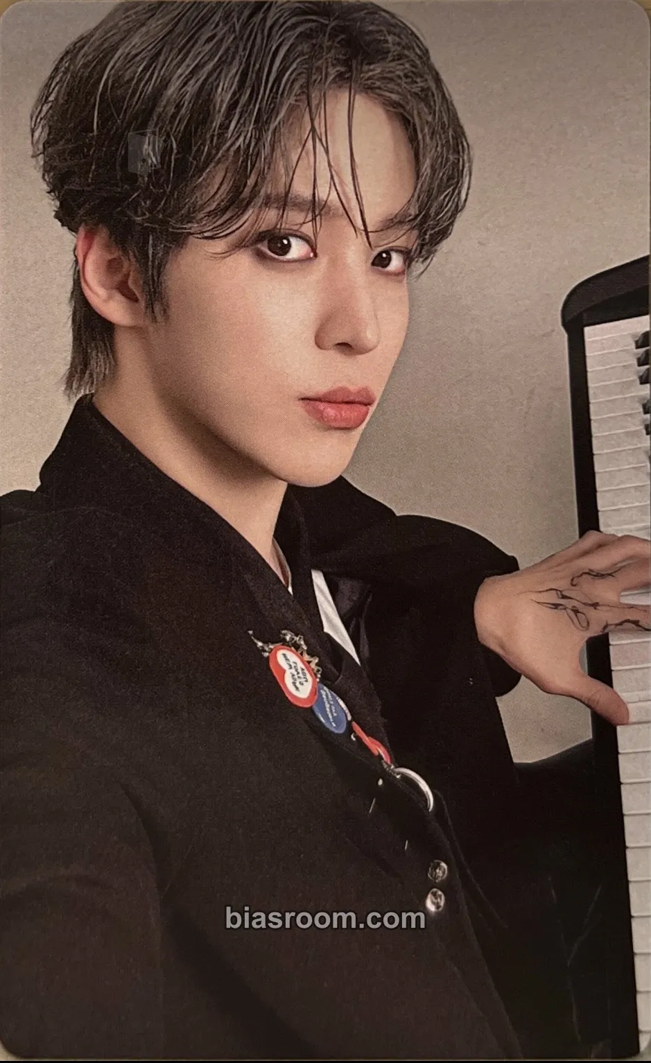 Yunho 2025 Season's Greetings - Rock Will Never Die Photocard - ATEEZ - ATEEZ K-pop photocard