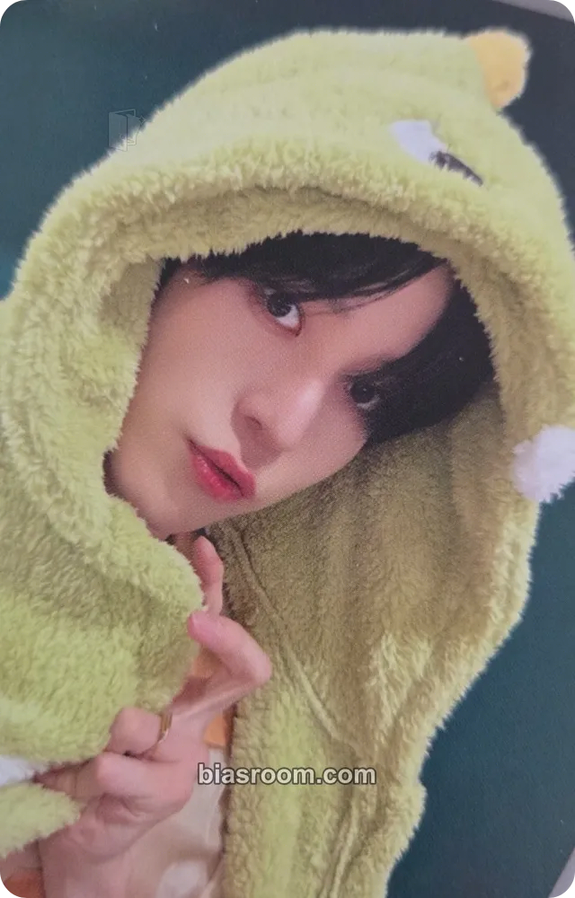 Yunho GOLDEN HOUR : Part.3 Photocard - ATEEZ - ATEEZ K-pop photocard