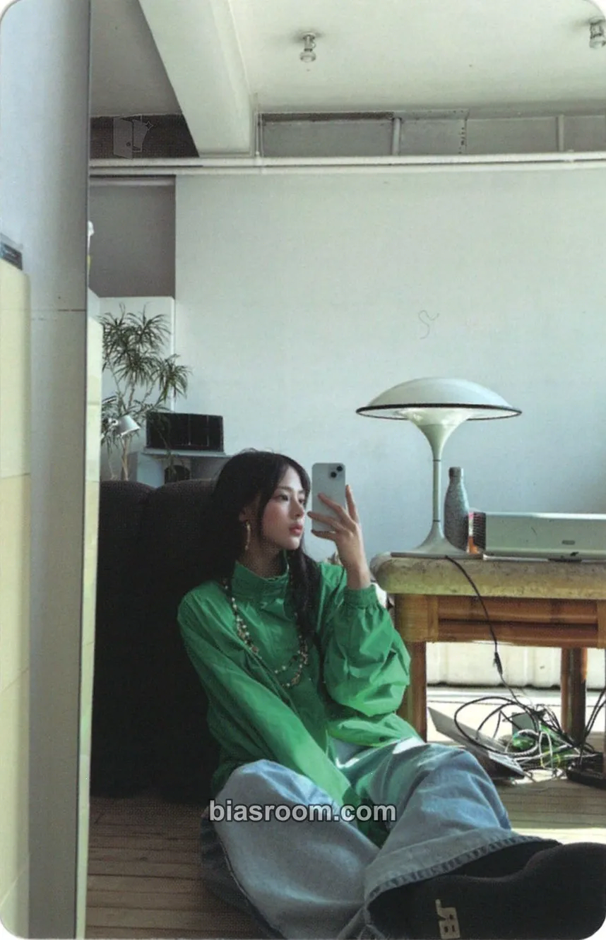 Minji How Sweet Photocard - NewJeans - NewJeans K-pop photocard
