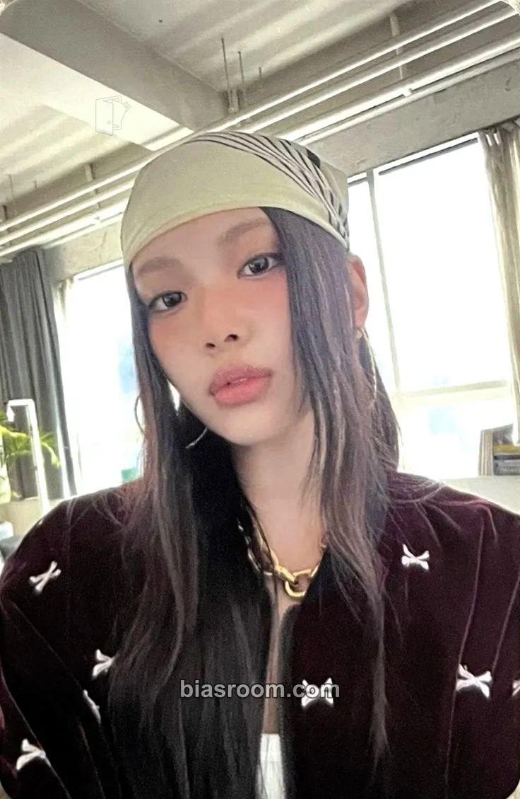 Hyein How Sweet Photocard - NewJeans - NewJeans K-pop photocard