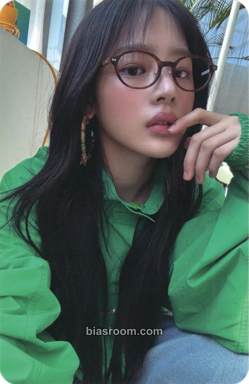 Minji How Sweet Photocard - NewJeans - NewJeans K-pop photocard