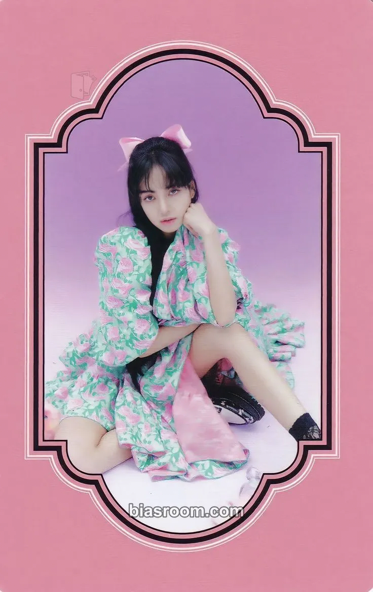 Lisa 2021 SEASON'S GREETINGS - DVD & KIT VIDEO Photocard - BLACKPINK - BLACKPINK K-pop photocard