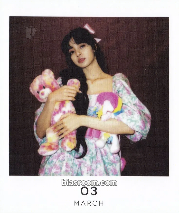 Lisa 2021 SEASON'S GREETINGS - DVD & KIT VIDEO Photocard - BLACKPINK - BLACKPINK K-pop photocard