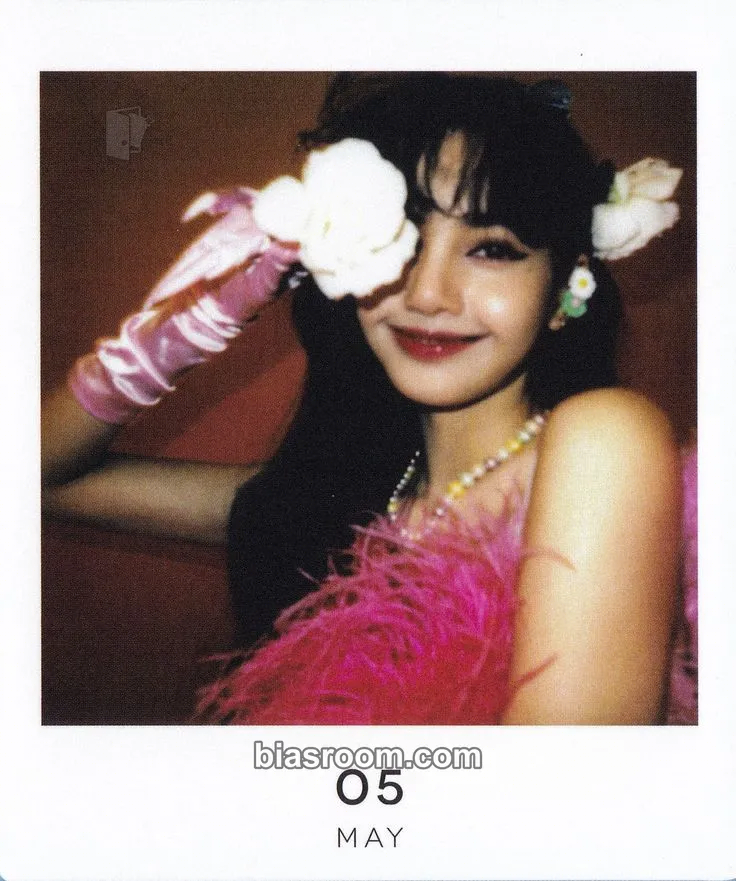 Lisa 2021 SEASON'S GREETINGS - DVD & KIT VIDEO Photocard - BLACKPINK - BLACKPINK K-pop photocard