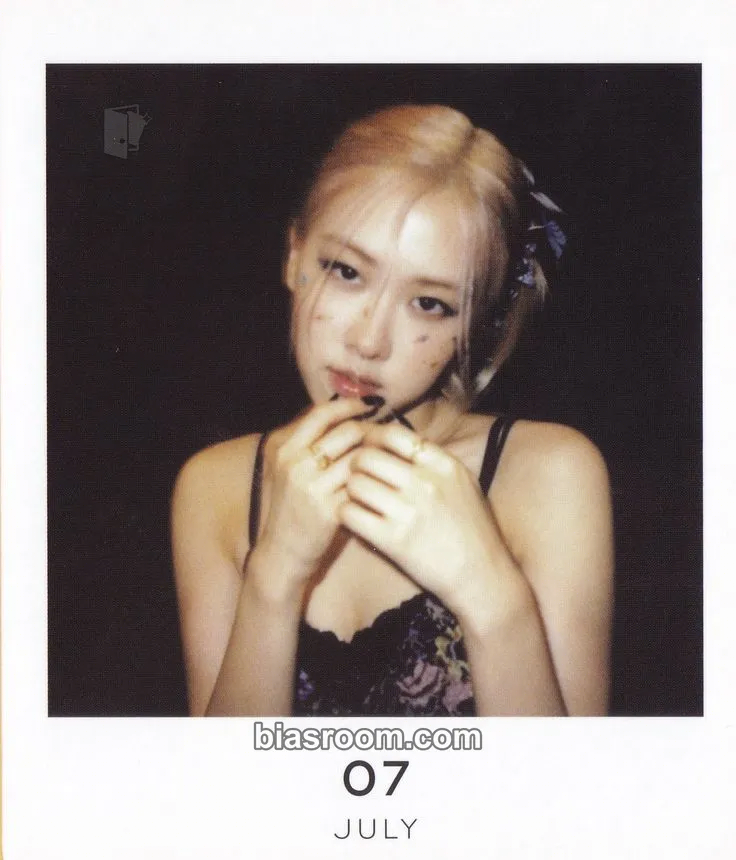 Rosé 2021 SEASON'S GREETINGS - DVD & KIT VIDEO Photocard - BLACKPINK - BLACKPINK K-pop photocard