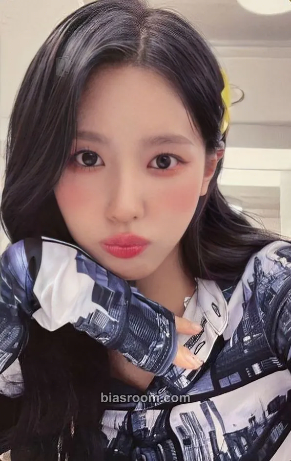 Miyeon I Feel Photocard - i-dle - i-dle K-pop photocard