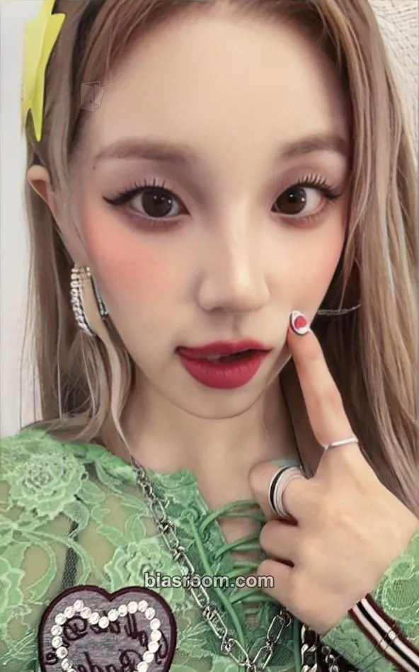 Yuqi I Feel Photocard - i-dle - i-dle K-pop photocard