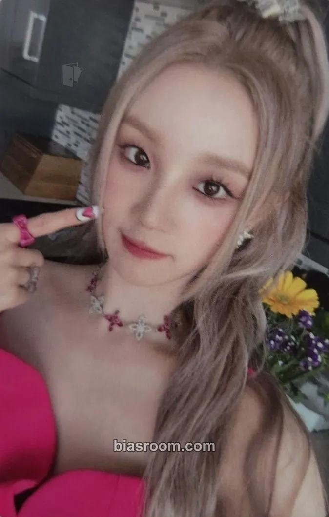 Yuqi I Feel Photocard - i-dle - i-dle K-pop photocard