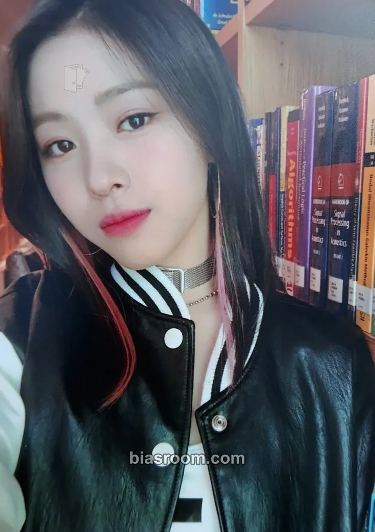 Ryujin IT’z DIFFERENT Photocard - ITZY - ITZY K-pop photocard
