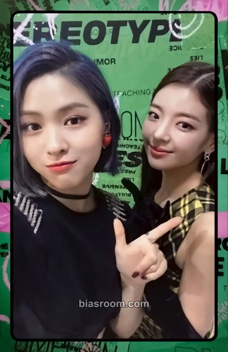 IT’z ME Photocard - ITZY - ITZY K-pop photocard