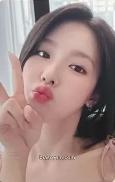 Miyeon I Feel Photocard - i-dle - i-dle K-pop photocard