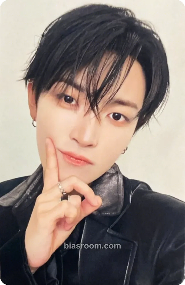 Hongjoong Ashes to Light Photocard - ATEEZ - ATEEZ K-pop photocard