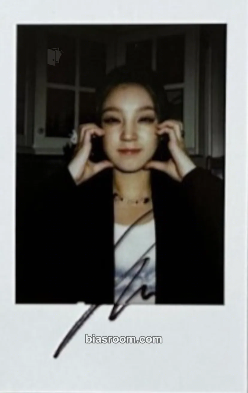 Yuqi I Feel Photocard - i-dle - i-dle K-pop photocard