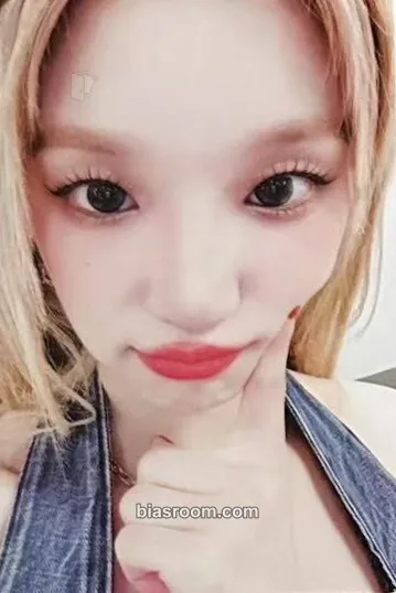 Yuqi I Feel Photocard - i-dle - i-dle K-pop photocard