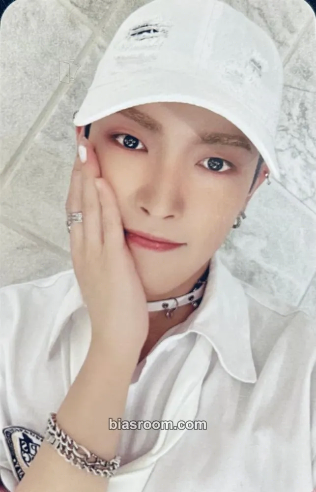 Hongjoong THE WORLD EP.2 : OUTLAW Photocard - ATEEZ - ATEEZ K-pop photocard