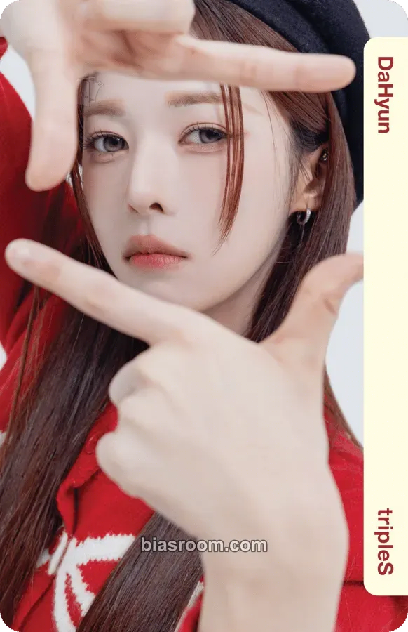 Dahyun Ever01 Physical Objekts Photocard - tripleS - tripleS K-pop photocard