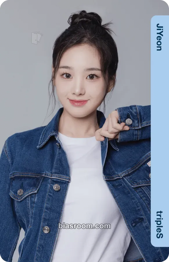 Jiyeon Divine01 Physical Objekts Photocard - tripleS - tripleS K-pop photocard