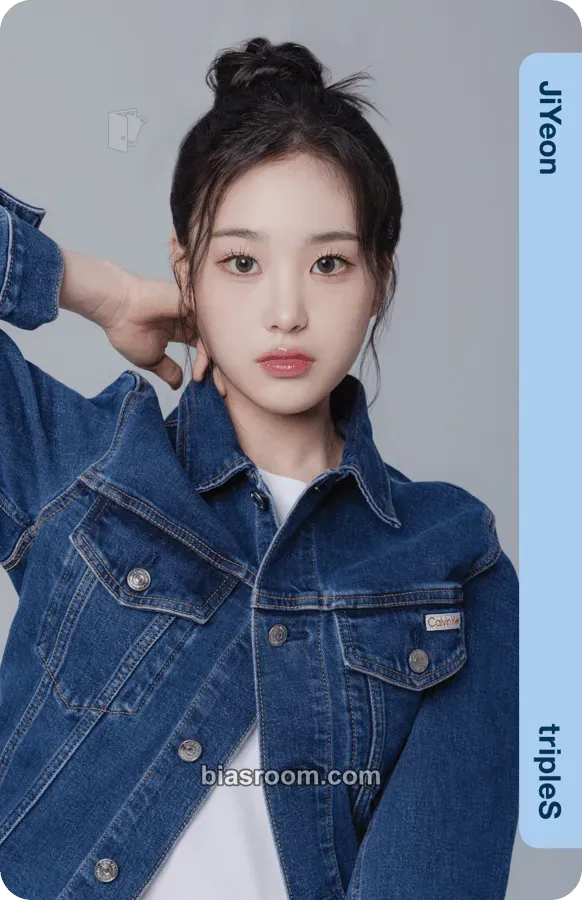 Jiyeon Divine01 Physical Objekts Photocard - tripleS - tripleS K-pop photocard