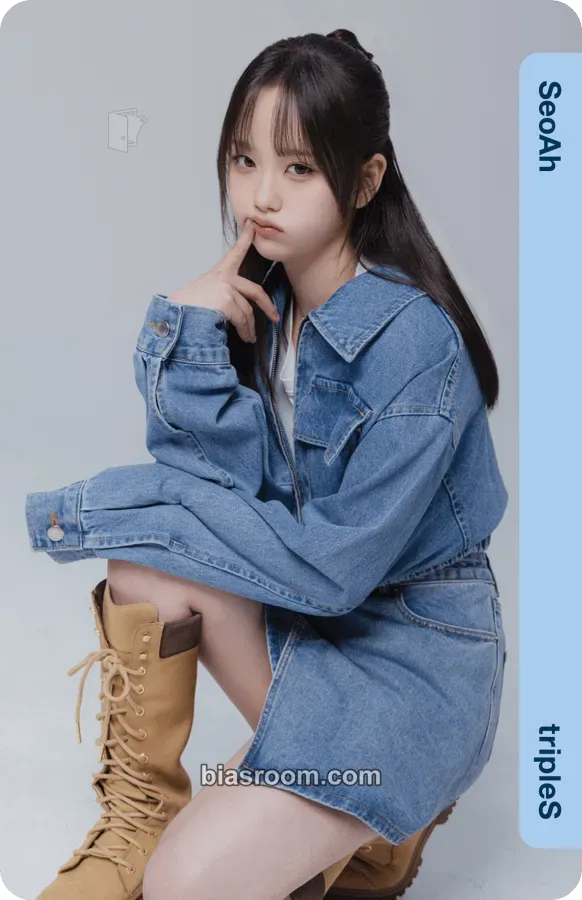 Seoah Divine01 Physical Objekts Photocard - tripleS - tripleS K-pop photocard