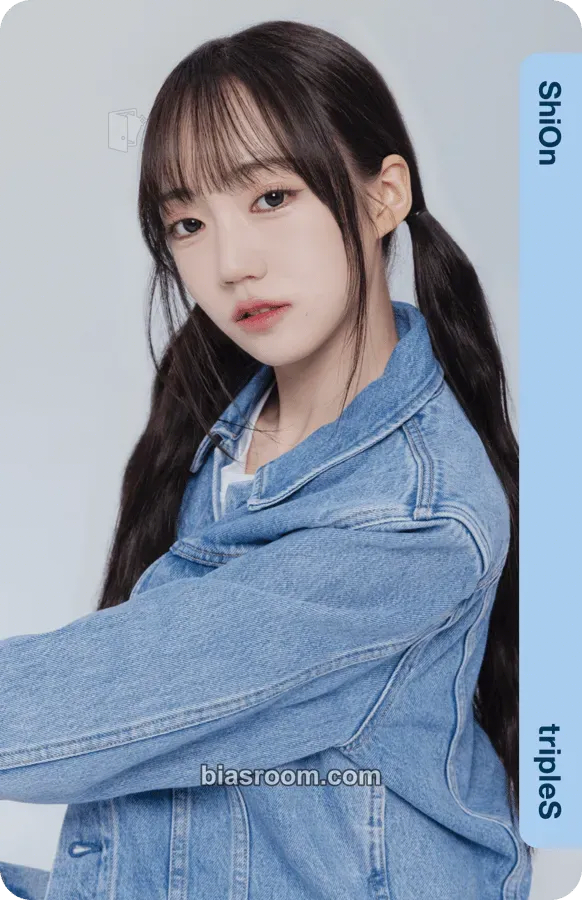 Shion Divine01 Physical Objekts Photocard - tripleS - tripleS K-pop photocard