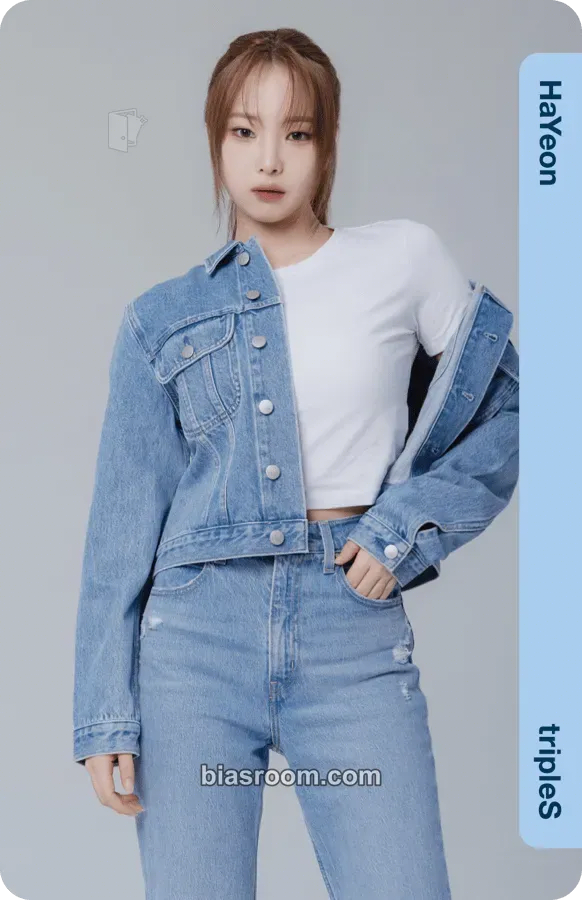 Hayeon Divine01 Physical Objekts Photocard - tripleS - tripleS K-pop photocard