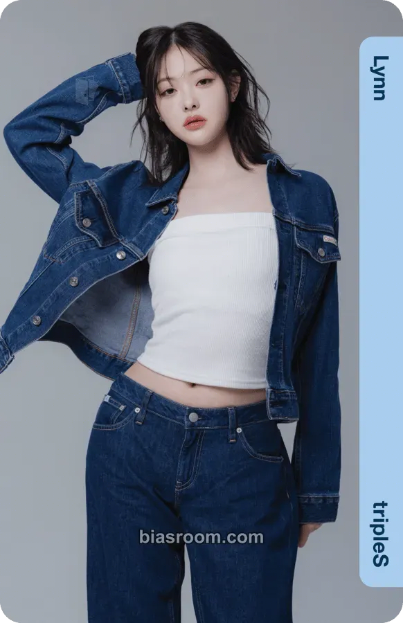 Lynn Divine01 Physical Objekts Photocard - tripleS - tripleS K-pop photocard