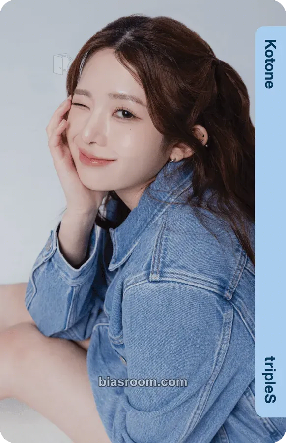 Kotone Divine01 Physical Objekts Photocard - tripleS - tripleS K-pop photocard