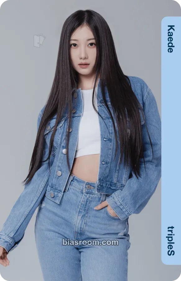 Kaede Divine01 Physical Objekts Photocard - tripleS - tripleS K-pop photocard