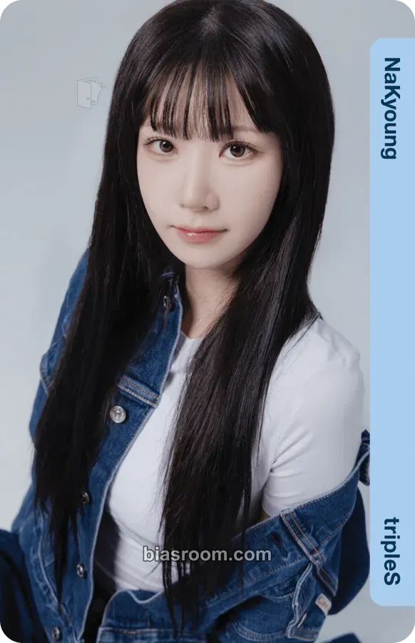 Nakyoung Divine01 Physical Objekts Photocard - tripleS - tripleS K-pop photocard