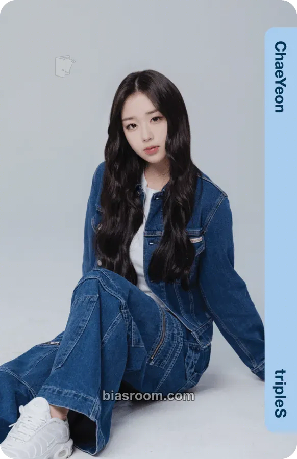 Chaeyeon Divine01 Physical Objekts Photocard - tripleS - tripleS K-pop photocard