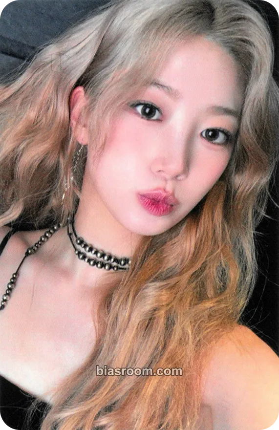 Kazuha HOT Photocard - LE SSERAFIM - LE SSERAFIM K-pop photocard
